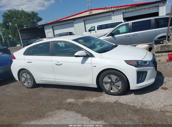 KMHC65LCXLU233424 2020 HYUNDAI IONIQ HYBRID White Rear interior view