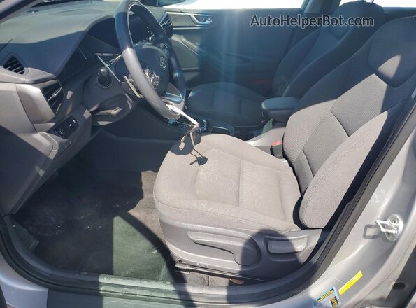 KMHC65LD9LU198321 2020 HYUNDAI IONIQ Серебряный Вид салона спереди