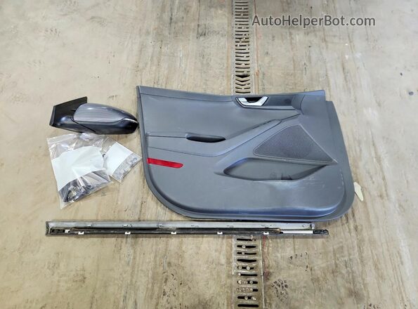KMHC75LC0JU062211 2018 HYUNDAI IONIQ Gray Vista del compartimento del motor