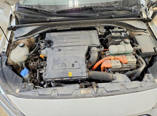 KMHC75LC4LU207074 2020 HYUNDAI IONIQ White Вид задньої частини салону