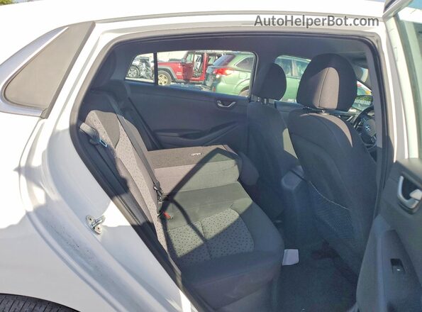 KMHC75LC8HU031458 2017 HYUNDAI IONIQ White Widok tylnych siedzeń