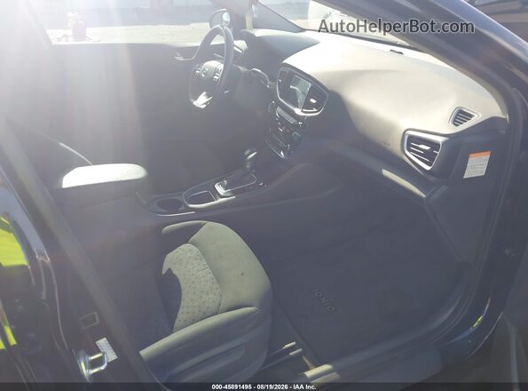 KMHC75LC8HU041391 2017 HYUNDAI IONIQ HYBRID Black Вид салону спереду