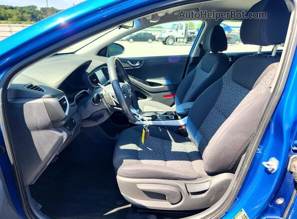 KMHC75LH9JU027128 2018 HYUNDAI IONIQ Синий Вид салона спереди