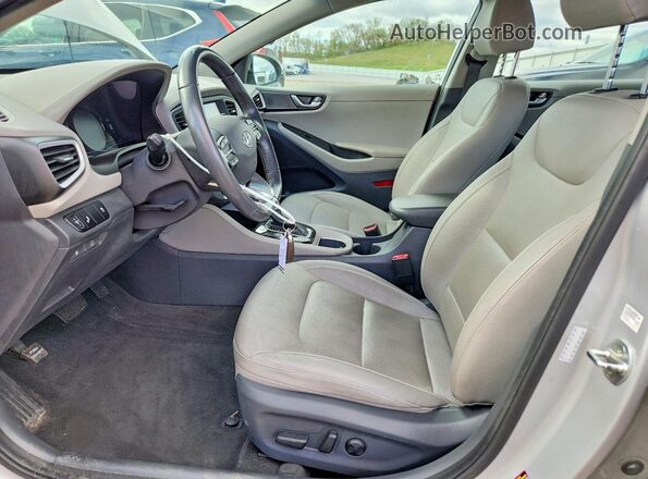 KMHC85LC0HU036070 2017 HYUNDAI IONIQ Silver Widok wnętrza z przodu