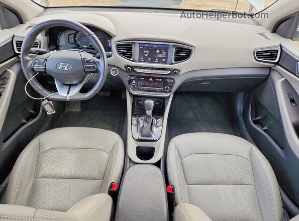 KMHC85LC0HU036070 2017 HYUNDAI IONIQ Silver Widok deski rozdzielczej