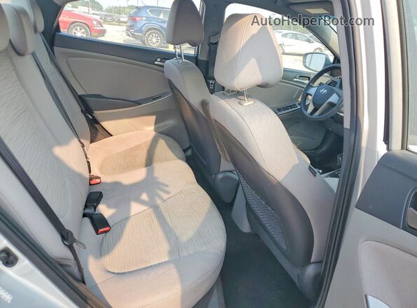 KMHCT4AE0GU072305 2016 HYUNDAI ACCENT Silver Widok tylnych siedzeń