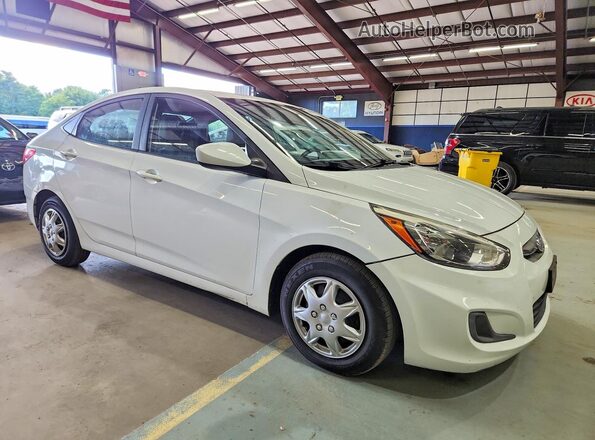 KMHCT4AE0HU175080 2017 HYUNDAI ACCENT Белый Вид панели приборов