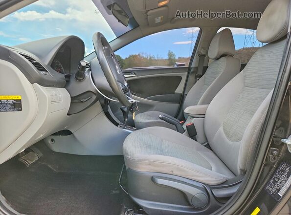 KMHCT4AE2GU066506 2016 HYUNDAI ACCENT Black Вид салону спереду