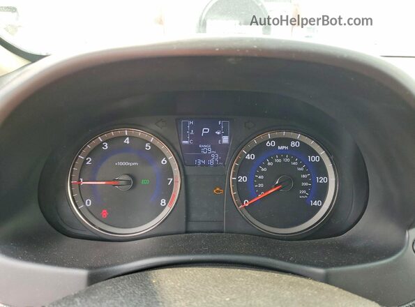 KMHCT4AE2HU373790 2017 HYUNDAI ACCENT Red Vista del cuadro de instrumentos
