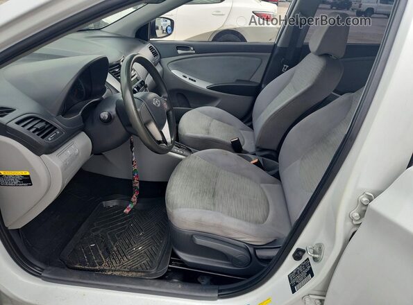KMHCT4AE2HU379038 2017 HYUNDAI ACCENT White Вид салону спереду