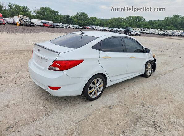 KMHCT4AE2HU379038 2017 HYUNDAI ACCENT White Задня права чверть