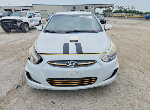 KMHCT4AE2HU379038 2017 HYUNDAI ACCENT White Вид спереду