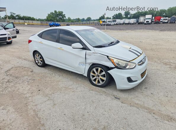 KMHCT4AE2HU379038 2017 HYUNDAI ACCENT White Передня права чверть