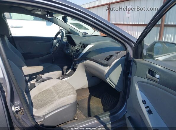 KMHCT4AE3GU124333 2016 HYUNDAI ACCENT Silver Front interior view