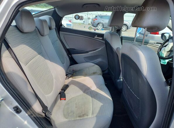 KMHCT4AE4GU027044 2016 HYUNDAI ACCENT Silver Vista de los asientos traseros