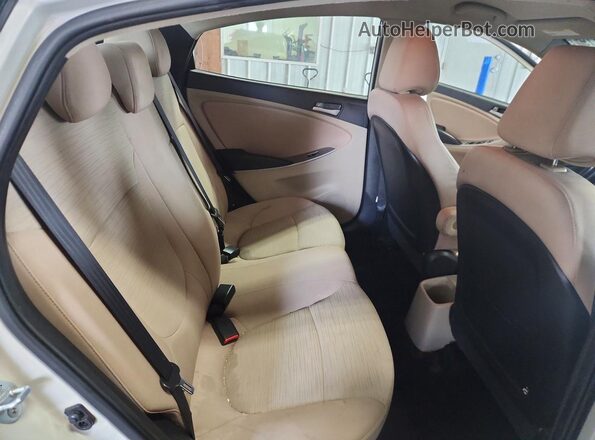 KMHCT4AE4GU118864 2016 HYUNDAI ACCENT Silver უკანა სავარძლების ხედი