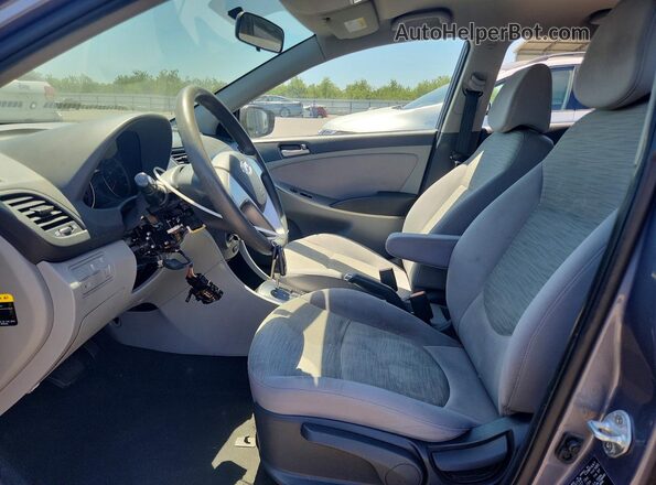 KMHCT4AE4HU299627 2017 HYUNDAI ACCENT Серый Вид салона спереди