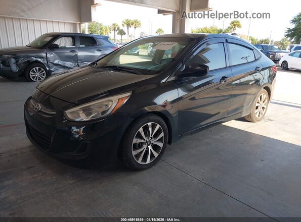 KMHCT4AE4HU330164 2017 HYUNDAI ACCENT Black წინა მარცხენა ხედი სამი მეოთხედიდან