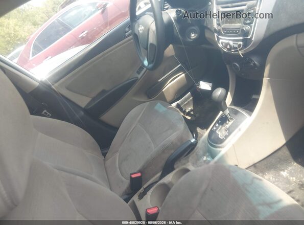 KMHCT4AE4HU366632 2017 HYUNDAI ACCENT White Widok wnętrza z przodu
