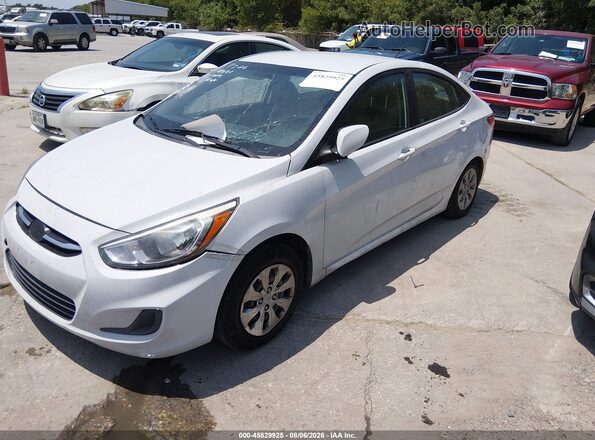 KMHCT4AE4HU366632 2017 HYUNDAI ACCENT White Przód lewy