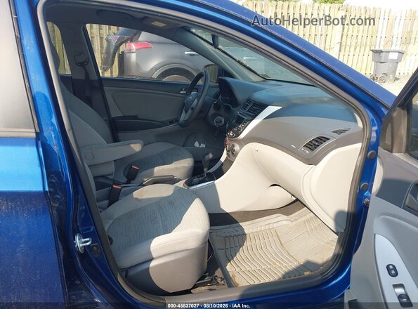 KMHCT4AE5GU004873 2016 HYUNDAI ACCENT Blue წინა სალონის ხედი