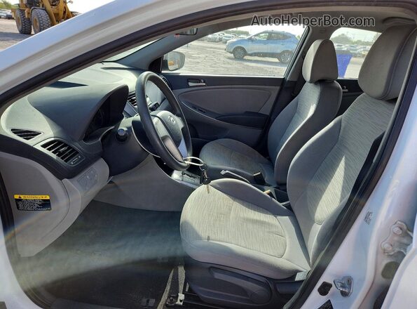 KMHCT4AE5HU242336 2017 HYUNDAI ACCENT White წინა სალონის ხედი