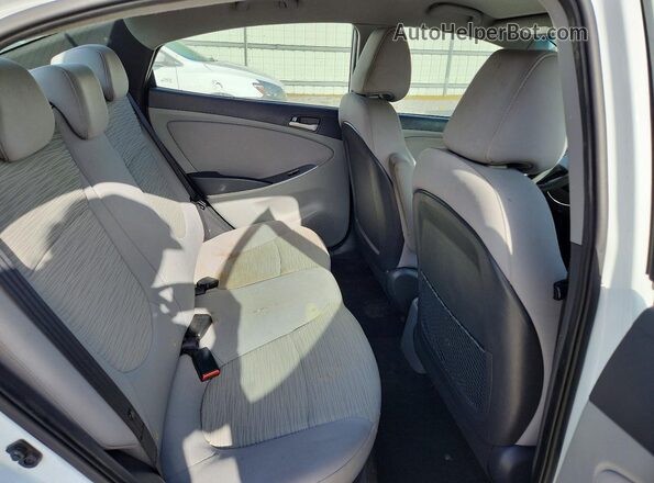 KMHCT4AE5HU242336 2017 HYUNDAI ACCENT White უკანა სავარძლების ხედი