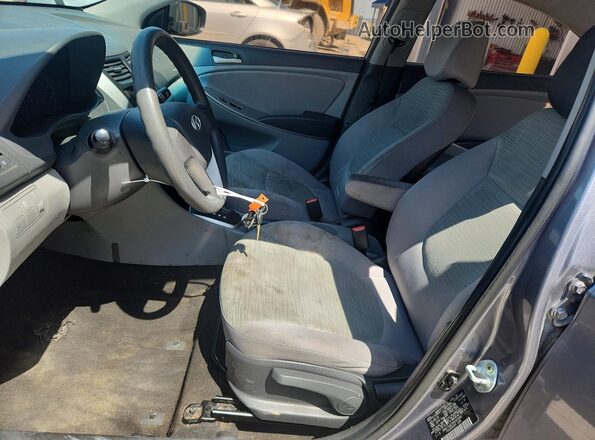 KMHCT4AE5HU243986 2017 HYUNDAI ACCENT Gray Widok wnętrza z przodu