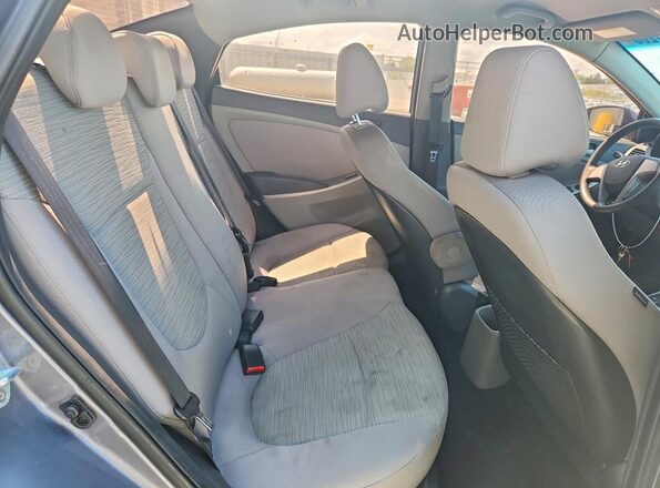 KMHCT4AE5HU243986 2017 HYUNDAI ACCENT Gray Widok tylnych siedzeń