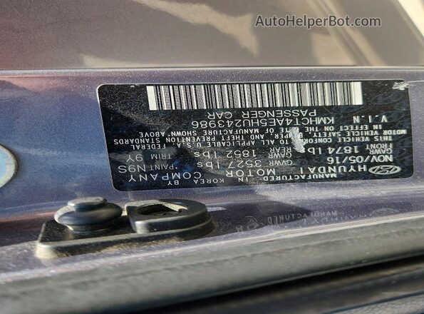 KMHCT4AE5HU243986 2017 HYUNDAI ACCENT Gray Widok komory silnika
