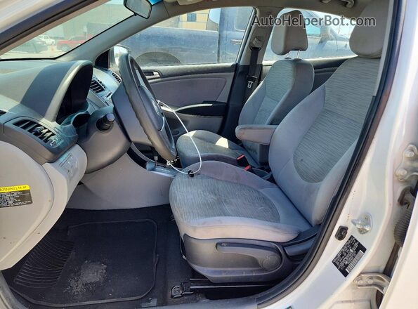 KMHCT4AE6HU395338 2017 HYUNDAI ACCENT White Вид панелі приладів