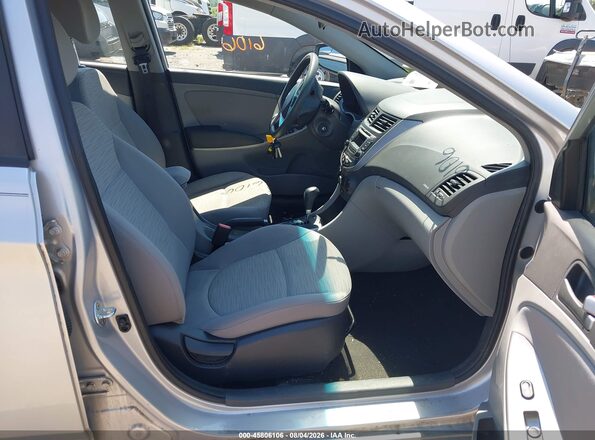 KMHCT4AE7GU139630 2016 HYUNDAI ACCENT Серебряный Вид салона спереди