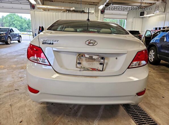 KMHCT4AE7GU952627 2016 HYUNDAI ACCENT Beige Հետևի տեսք
