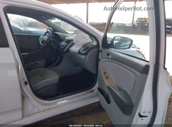KMHCT4AE7HU361604 2017 HYUNDAI ACCENT White Front interior view