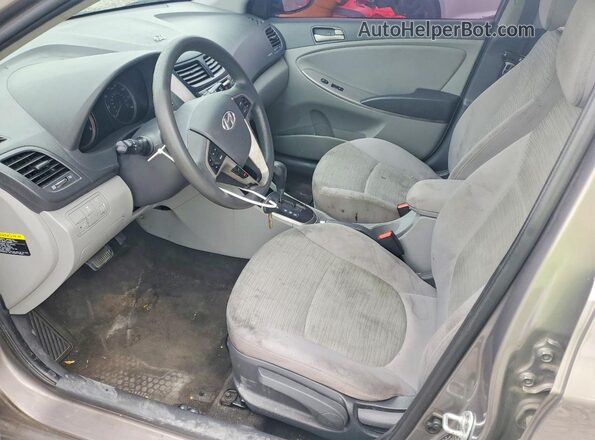 KMHCT4AE7HU371274 2017 HYUNDAI ACCENT Silver Սալոնի դիմացի տեսք