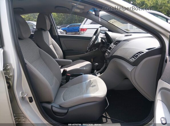 KMHCT4AE8GU009887 2016 HYUNDAI ACCENT Silver Vista interior delantera