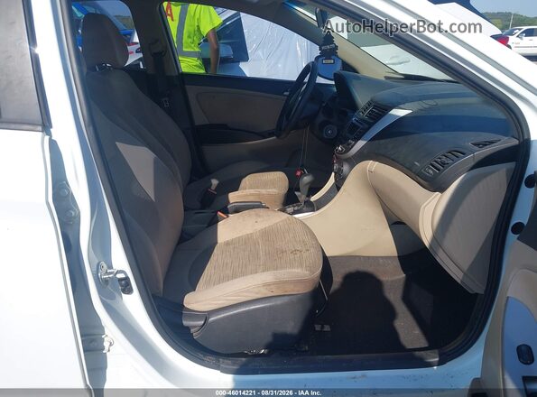 KMHCT4AE8GU969243 2016 HYUNDAI ACCENT White Вид салону спереду