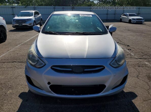 KMHCT4AE8HU172816 2017 HYUNDAI ACCENT Серебряный Вид спереди