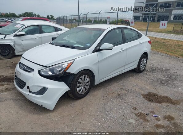 KMHCT4AE8HU175148 2017 HYUNDAI ACCENT Белый Передняя левая четверть