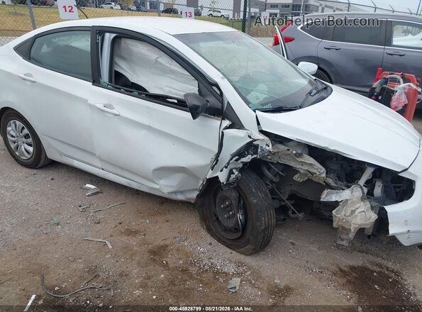 KMHCT4AE8HU175148 2017 HYUNDAI ACCENT Белый Вид спереди