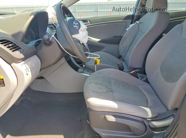 KMHCT4AE9GU166022 2016 HYUNDAI ACCENT Gray Вид салону спереду