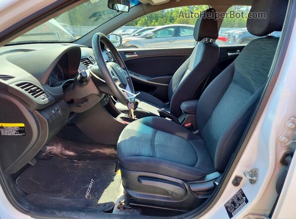 KMHCT5AE0HU351891 2017 HYUNDAI ACCENT White Вид салону спереду