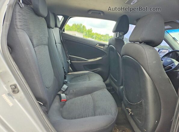 KMHCT5AE1GU267464 2016 HYUNDAI ACCENT Silver Вид задніх сидінь
