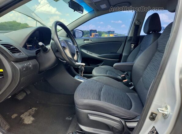 KMHCT5AE1GU267464 2016 HYUNDAI ACCENT Silver Вид салону спереду