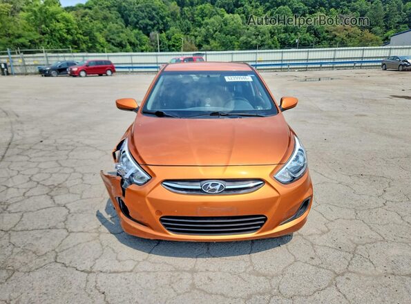 KMHCT5AE1HU327972 2017 HYUNDAI ACCENT Orange Вид спереду