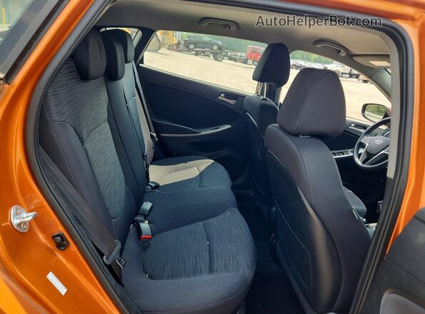 KMHCT5AE1HU327972 2017 HYUNDAI ACCENT Orange Вид задніх сидінь
