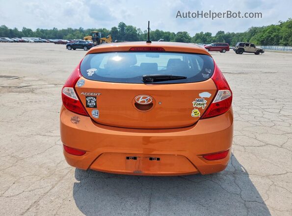 KMHCT5AE1HU327972 2017 HYUNDAI ACCENT Orange Вид ззаду