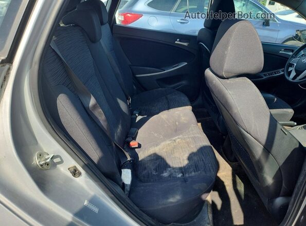 KMHCT5AE3HU315645 2017 HYUNDAI ACCENT Silver Widok tylnych siedzeń