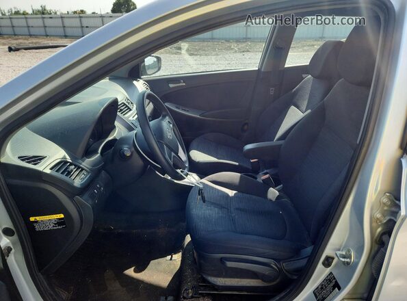 KMHCT5AE3HU315645 2017 HYUNDAI ACCENT Silver Widok wnętrza z przodu