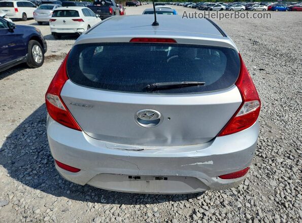 KMHCT5AE3HU315645 2017 HYUNDAI ACCENT Silver Widok z tyłu